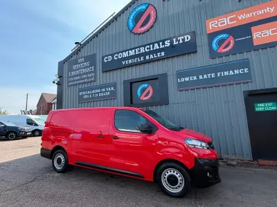 Used Vauxhall Vivaro 100 kW (136 HP) 2025 Red MPV