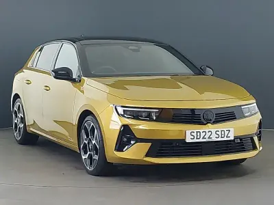 Second-hand Vauxhall Astra Ultimate 130 CP (95 kW) 2022 Galben Hatchback