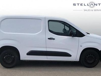 Used Citroën Berlingo 99 HP (72 kW) 2022 White MPV