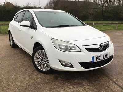 Used Vauxhall Astra Excite 2011 White Hatchback