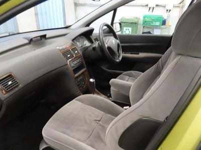 Used Peugeot 307 109 HP (80 kW) 2003 Gold metallic Hatchback