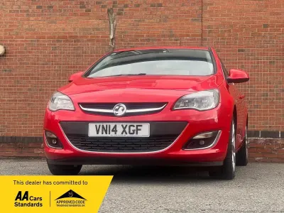 Begagnad Vauxhall Astra SRi 2014 Röd Halvkombi