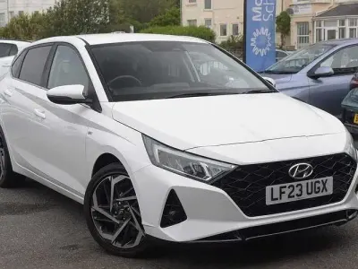 Used Hyundai i20 Premium 101 HP (74 kW) 2023 White Hatchback
