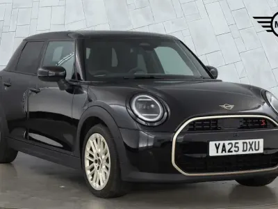 Gebraucht Mini Cooper S Hatch 201 PS (147 kW) 2025 Schwarz Kleinwagen