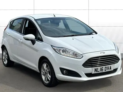 Used Ford Fiesta Zetec 82 HP (60 kW) 2016 White Hatchback