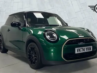 Used Mini Cooper Hatch 154 HP (113 kW) 2024 Green Hatchback
