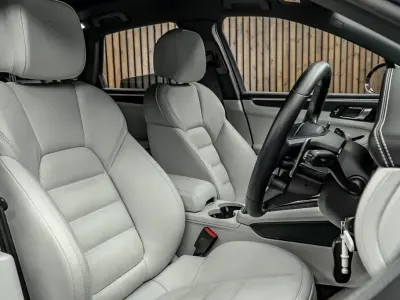 Begagnad Porsche Macan 265 HK (194 kW) 2023 Svart SUV