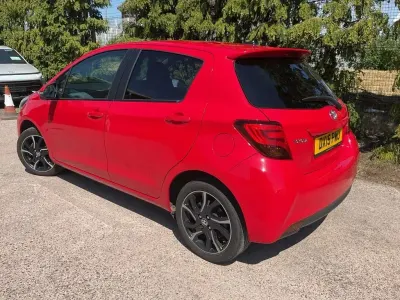 Used Toyota Yaris Sport 99 HP (72 kW) 2015 Red Hatchback