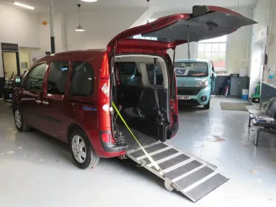 Usado Renault Kangoo Expression 2012 Vermelho Monovolume