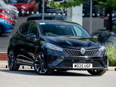Used Renault Clio Techno 143 HP (105 kW) 2025 Black Hatchback