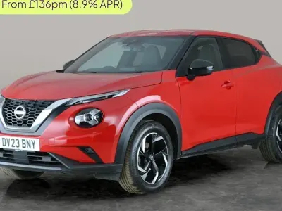 Begagnad Nissan Juke N-Connecta 114 HK (83 kW) 2023 Röd SUV