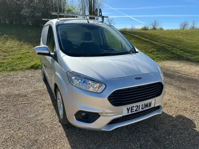 Usado Ford Transit Limited 100 CV (73 kW) 2021 Plateado Van