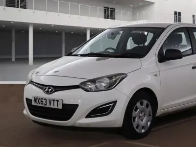 Used Hyundai i20 Classic 85 HP (62 kW) 2013 White Hatchback