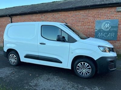 White Used 2019 Peugeot Partner MPV | £4,500 (A bit pricey)
