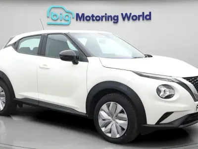 Używany Nissan Juke Acenta 114 KM (83 kW) 2023 Biały SUV