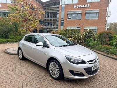 Second-hand Vauxhall Astra Excite 115 CP (84 kW) 2014 Argintiu Hatchback