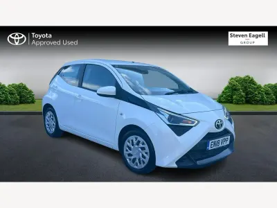 Used Toyota Aygo X-play 71 HP (52 kW) 2018 White Hatchback