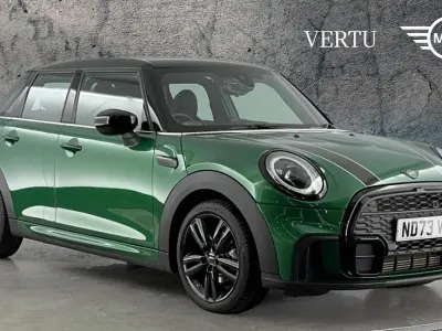 Usado Mini Cooper Hatch 134 CV (98 kW) 2023 Verde Utilitario