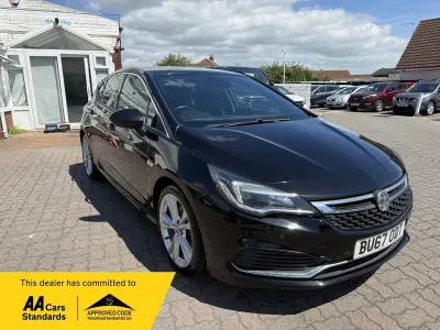 Used Vauxhall Astra SRi 160 HP (117 kW) 2017 Black Hatchback