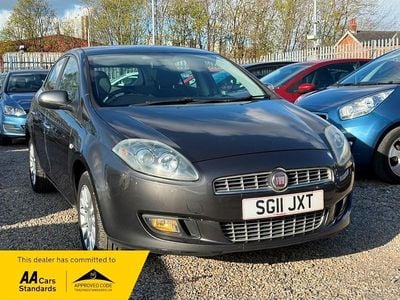 Usado Fiat Bravo Dynamic 120 HP (88 kW) 2011 Cinzento Citadino