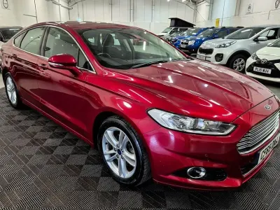 Used Ford Mondeo Titanium 180 HP (132 kW) 2015 Red Hatchback