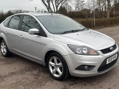 Used Ford Focus Zetec 110 HP (80 kW) 2010 Silver Hatchback
