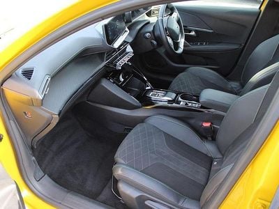 Used Peugeot e-208 Premium 98 kW (134 HP) 2022 Yellow Hatchback