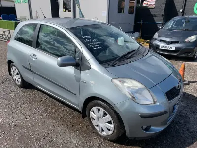 Używany Toyota Yaris T3 2006 Srebrny Hatchback