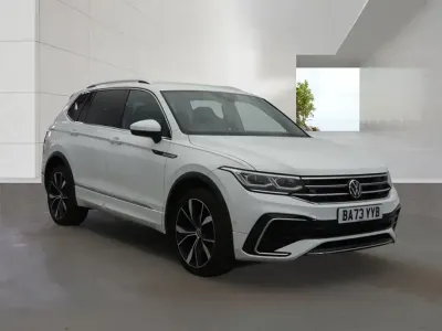 Usado VW Tiguan Allspace R-line 150 HP (110 kW) 2023 Branco SUV