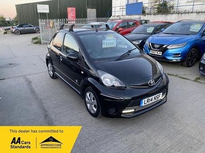 Usado Toyota Aygo Style 68 HP (50 kW) 2014 Preto Citadino
