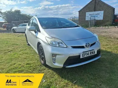 Usado Toyota Prius T3 136 HP (100 kW) 2014 Prateado Citadino