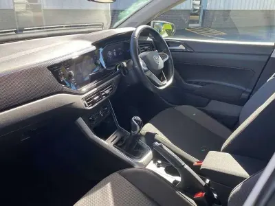 Usado VW Polo Life 80 CV (58 kW) 2023 Gris Utilitario
