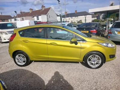 Używany Ford Fiesta Zetec 2013 Żółty Hatchback