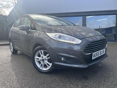 Usado Ford Fiesta Zetec 2016 Cinzento Citadino