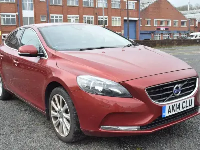 Used Volvo V40 SE 115 HP (84 kW) 2014 Red Hatchback