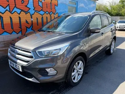 Usado Ford Kuga Zetec 120 HP (88 kW) 2018 Cinzento SUV
