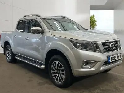 Used Nissan Navara Tekna 190 HP (139 kW) 2016 Silver Pickup