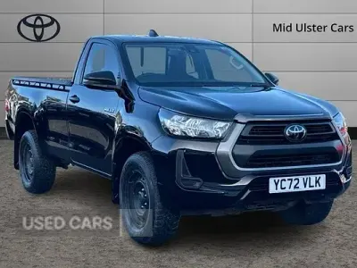 Używany Toyota HiLux Active 150 KM (110 kW) 2022 Czarny Pickup
