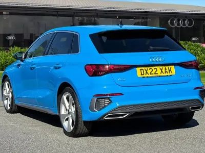 Begagnad Audi A3 S-Line 2022 Blå Sedan