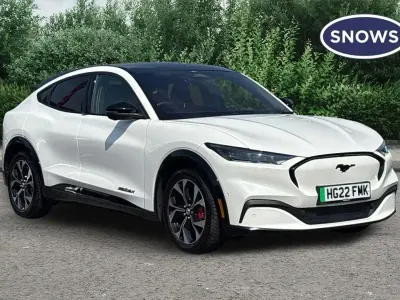 Gebraucht Ford Mustang Mach-E Extended Range 258 kW (351 PS) 2022 Weiß SUV