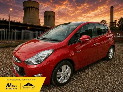 Used Hyundai ix20 Style 89 HP (65 kW) 2011 Red Hatchback