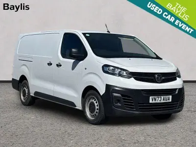Second-hand Vauxhall Vivaro 100 CP (73 kW) 2023 Alb Monovolum