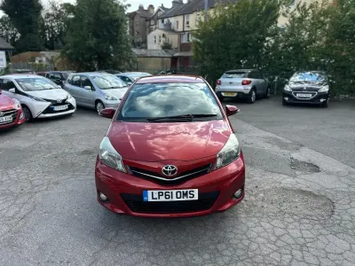 Used Toyota Yaris SR 101 HP (74 kW) 2012 Red Hatchback
