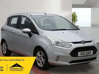 Usado Ford B-MAX Zetec 105 HP (77 kW) 2014 Prateado Monovolume