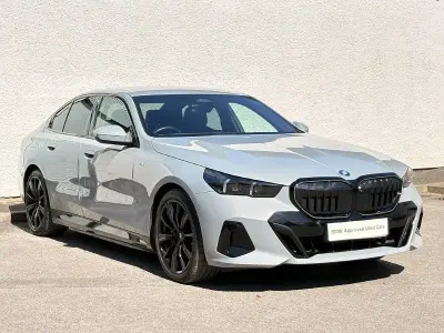 Begagnad BMW i5 M Sport 250 kW (340 HK) 2023 Grå Sedan