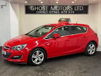 Used Vauxhall Astra SRi 165 HP (121 kW) 2014 Red Hatchback