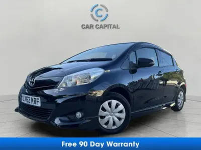 Używany Toyota Yaris Multidrive S 99 KM (72 kW) 2013 Czarny Hatchback