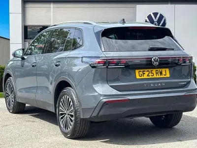 Second-hand VW Tiguan Match 204 CP (150 kW) 2025 Gri SUV
