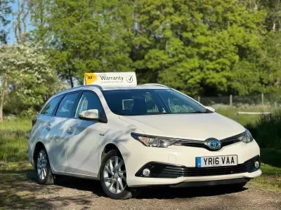 Used Toyota Auris Hybrid 2016 White Estate