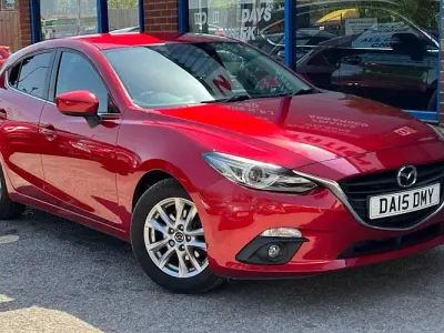 Usado Mazda 3 165 HP (121 kW) 2015 Vermelho Citadino